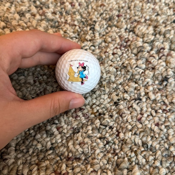 Minnie Mouse Disney World Beach Club Limited Edition Vintage Golf Ball - Picture 1 of 2